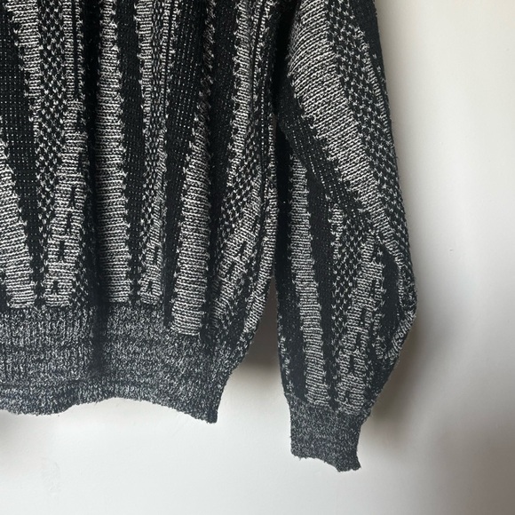 Vintage Point Zero Black and Gray Sweater - Picture 1 of 7